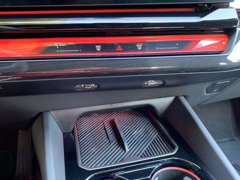 Used 2025 BMW i5 eDrive40i w/ Premium Package image 31