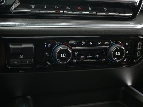 Used 2024 Chevrolet Silverado 2500 High Country w/ High Country Premium Package AWD/4WD image 45