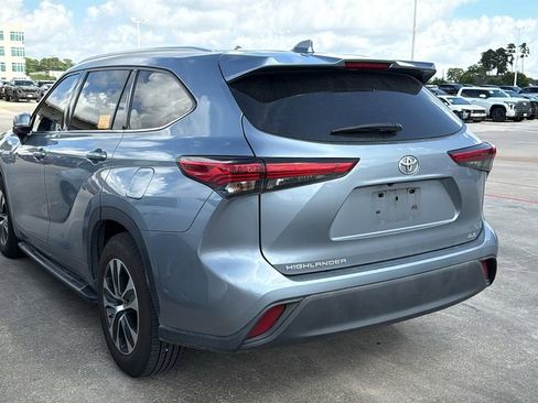 Used 2020 Toyota Highlander XLE FWD image 3