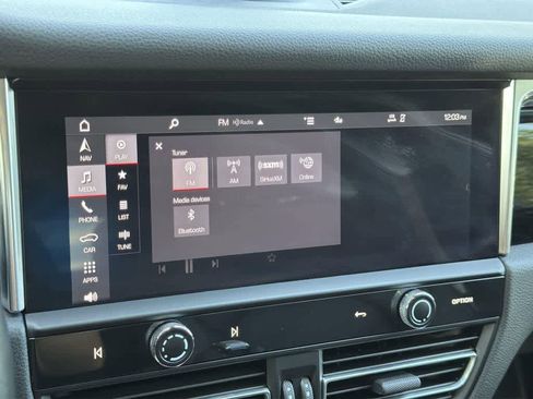 Used 2022 Porsche Macan image 20