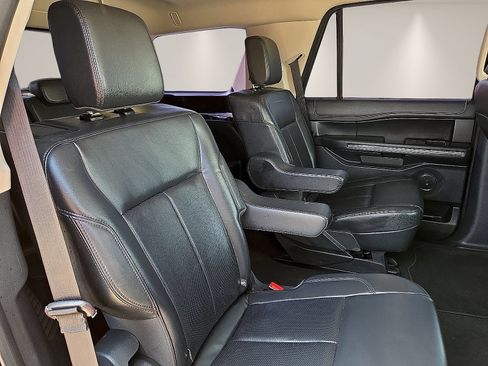 Used 2023 Ford Expedition XLT RWD image 9