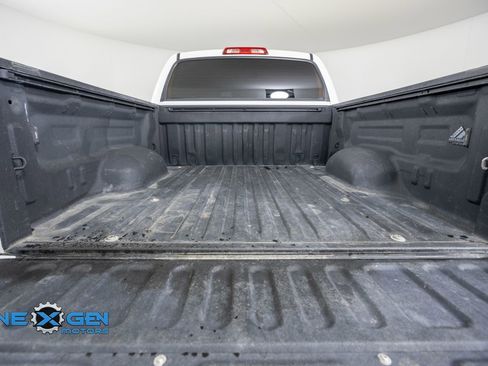 Used 2017 Toyota Tundra SR5 w/ SR5 Upgrade Package AWD/4WD image 35