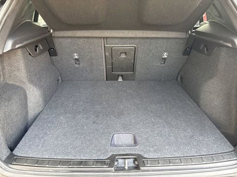 Used 2024 Volvo XC40 B5 Core image 13