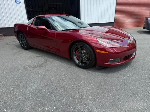 Used 2007 Chevrolet Corvette Coupe w/ Performance Package RWD image 8