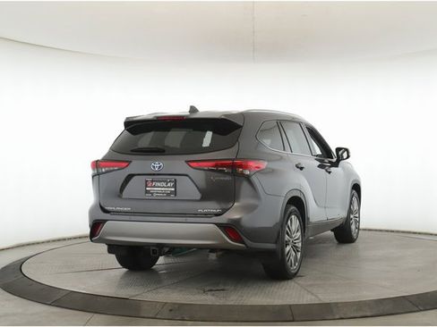 Used 2022 Toyota Highlander Platinum image 7