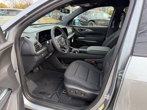 Used 2025 Chevrolet Traverse LT w/ LPO, Floor Liner Package image 11