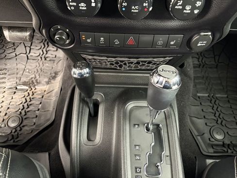 Used 2016 Jeep Wrangler Unlimited Rubicon image 28