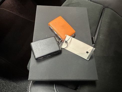 Used 2022 Volvo XC40 T5 R-Design w/ Climate Package image 22