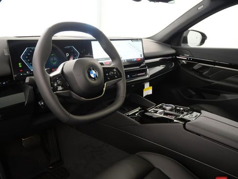 Used 2025 BMW 530i w/ Premium Package image 14