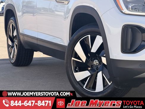 Used 2025 Volkswagen Atlas Cross Sport SE image 12