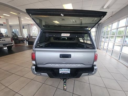 Used 2023 Toyota Tacoma TRD Off-Road w/ TRD Premium Off Road Package AWD/4WD image 40