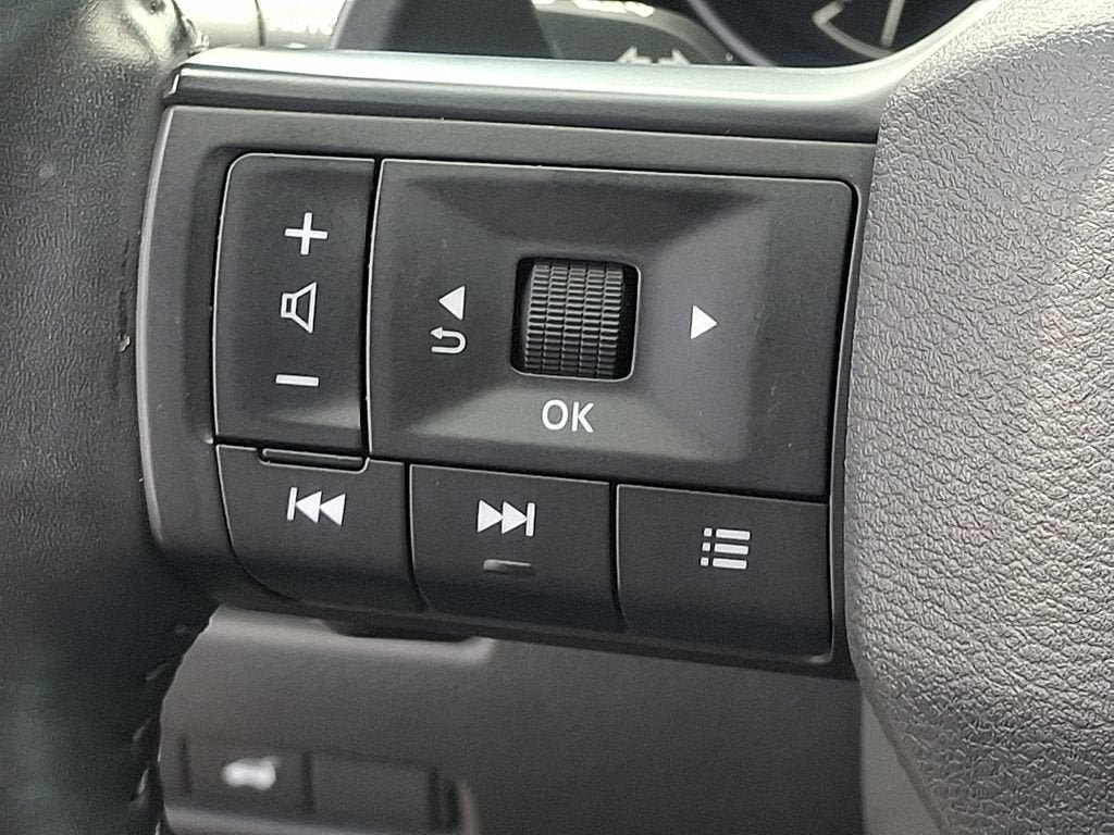 Used 2025 Nissan Rogue SV AWD/4WD image 21