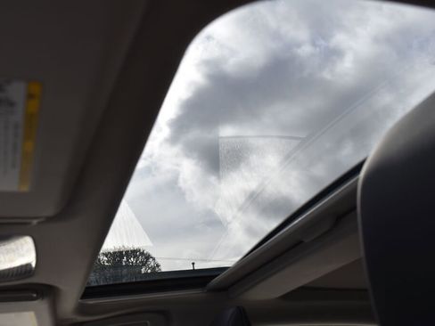 Used 2024 Toyota Prius XLE image 16