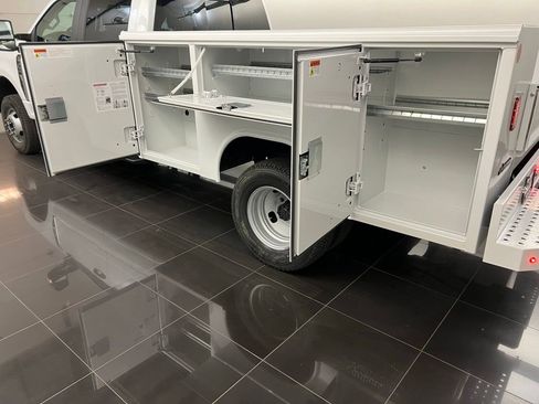 New 2026 Ford F350 XL w/ XL Chrome Package image 30