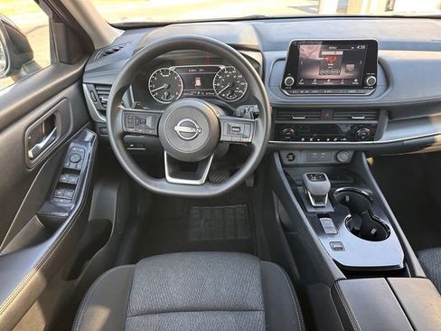 Used 2024 Nissan Rogue SV image 10