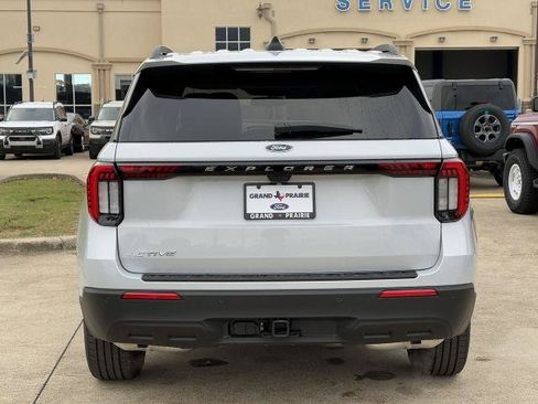 New 2026 Ford Explorer Active RWD image 33