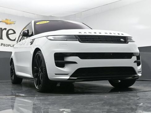 Used 2023 Land Rover Range Rover Sport SE Dynamic AWD/4WD image 3