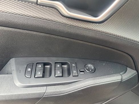 Used 2025 Kia Sportage LX FWD image 31