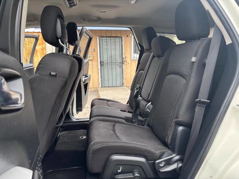 Used 2017 Dodge Journey SE w/ Flexible Seating Group image 20