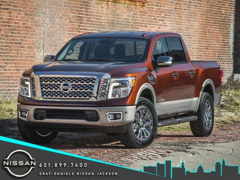 Used 2019 Nissan Titan SV image 1