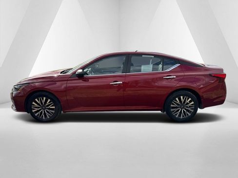Used 2024 Nissan Altima 2.5 SV image 4