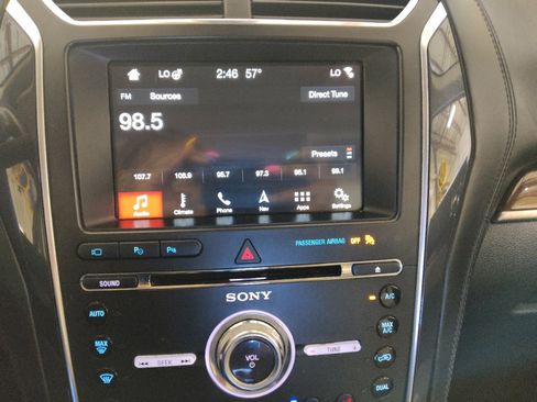 Used 2018 Ford Explorer Platinum image 25