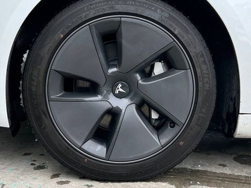 Used 2023 Tesla Model 3 Standard Range image 12