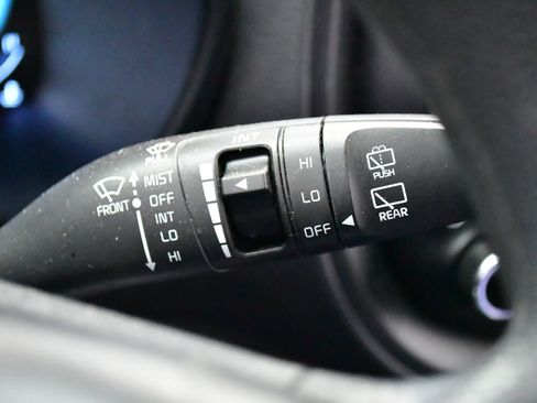 Used 2025 Kia Soul LX w/ LX Technology Package FWD image 21