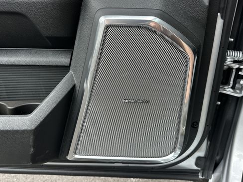 New 2026 RAM 2500 Laramie AWD/4WD image 16
