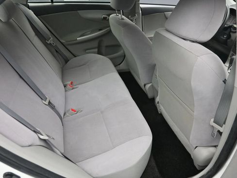 Used 2013 Toyota Corolla LE FWD image 10