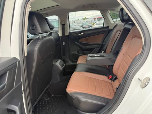 Used 2025 Volkswagen Jetta SEL FWD image 29