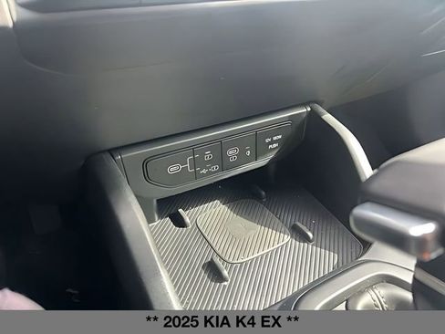 Used 2025 Kia K4 EX FWD image 29