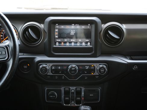 Used 2018 Jeep Wrangler Unlimited Sport S AWD/4WD image 30