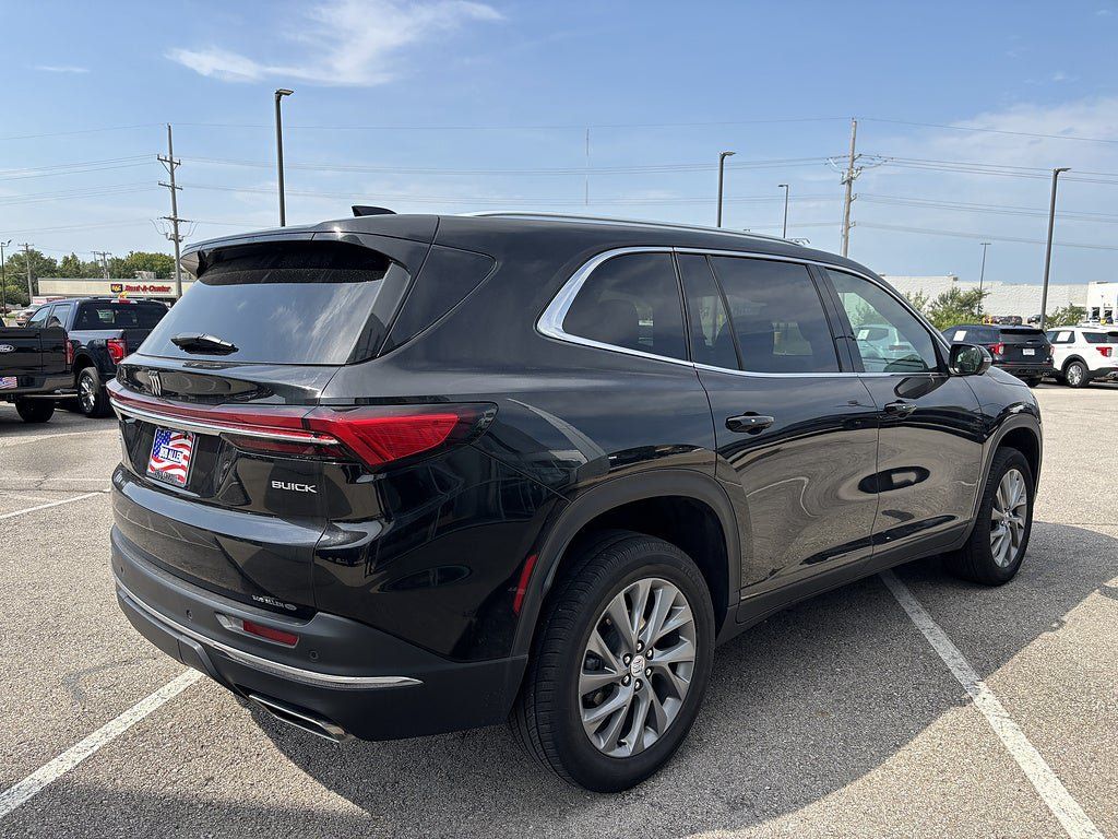 Used 2025 Buick Enclave Preferred AWD/4WD image 6