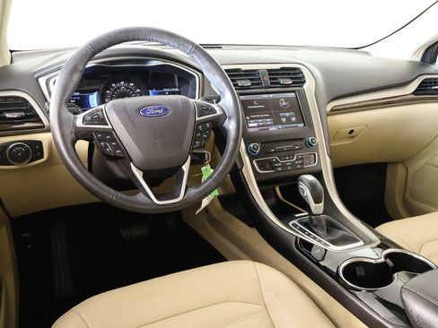 Used 2016 Ford Fusion SE w/ Equipment Group 202A FWD image 2