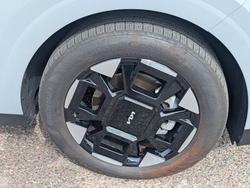 Certified 2025 Kia Carnival EX image 8