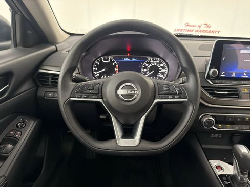 Used 2024 Nissan Altima 2.5 SV FWD image 17
