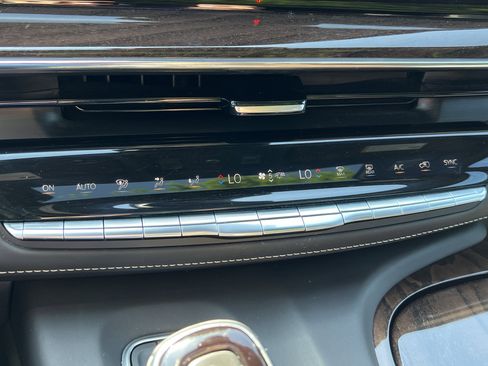 Used 2021 Cadillac Escalade ESV Sport Platinum w/ Heavy-Duty Trailer Package AWD/4WD image 29