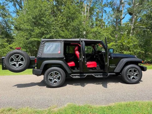 Used 2016 Jeep Wrangler Unlimited Sport AWD/4WD image 6