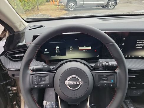 New 2026 Nissan Kicks SR w/ SR Premium Package FWD image 13