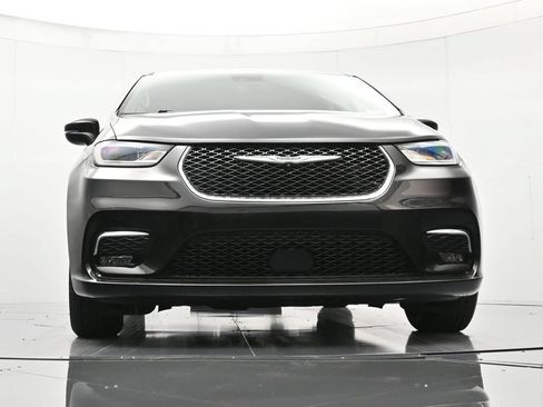 Certified 2023 Chrysler Pacifica Touring-L FWD image 39