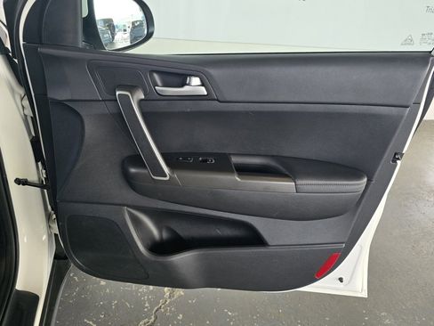 Used 2021 Kia Sportage LX image 23