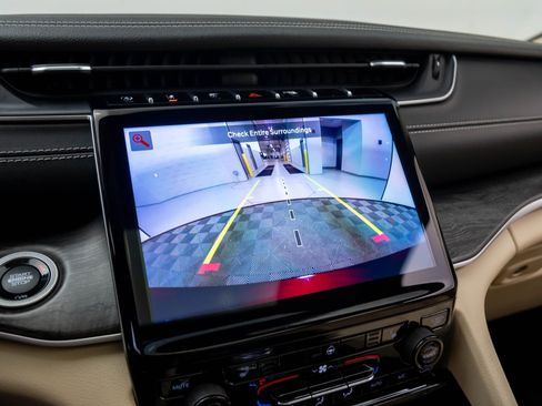 Used 2021 Jeep Grand Cherokee L Limited image 24