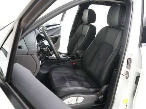 Used 2020 Porsche Macan image 37