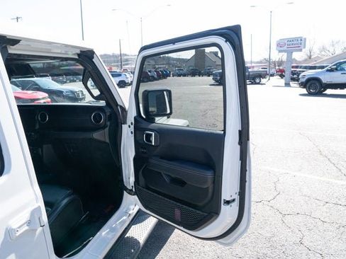 Certified 2022 Jeep Wrangler Unlimited Sahara w/ LED Lighting Group image 13