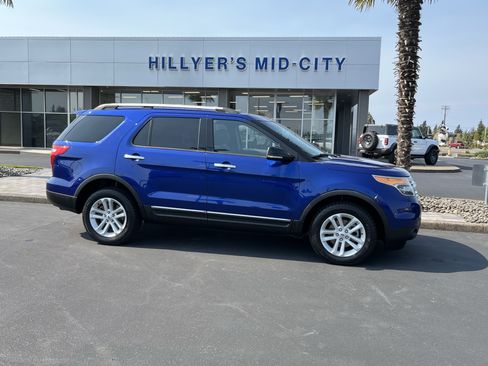 Used 2013 Ford Explorer XLT w/ Class III Trailer Tow Pkg image 2