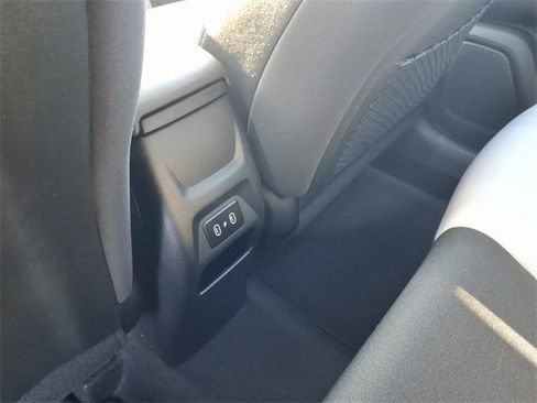 Used 2024 Hyundai Venue SEL image 8