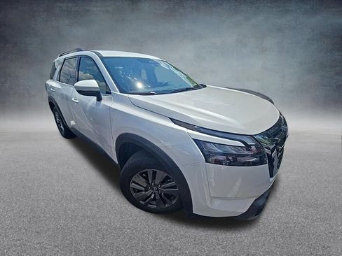 Used 2025 Nissan Pathfinder SV AWD/4WD image 8