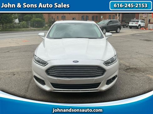 Used 2016 Ford Fusion SE w/ Equipment Group 202A FWD image 1