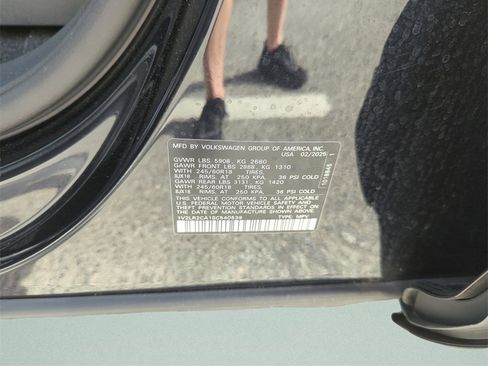 Used 2025 Volkswagen Atlas SE image 43